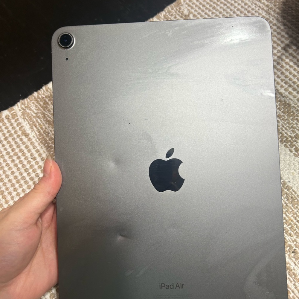 Apple iPad Air 5th Gen - Silver